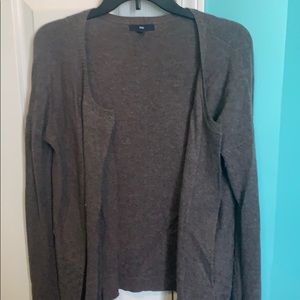 Gap sweater